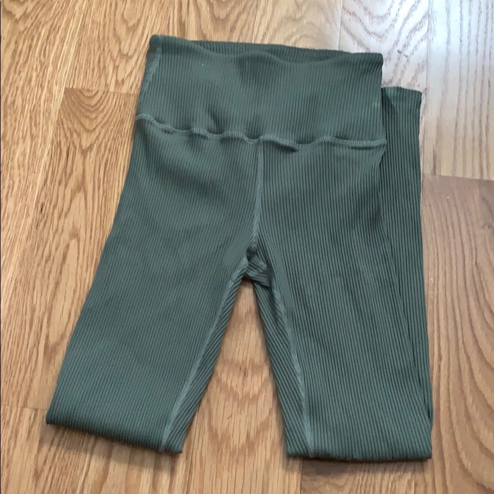Carbon 38, full-length ribbed leggings.
